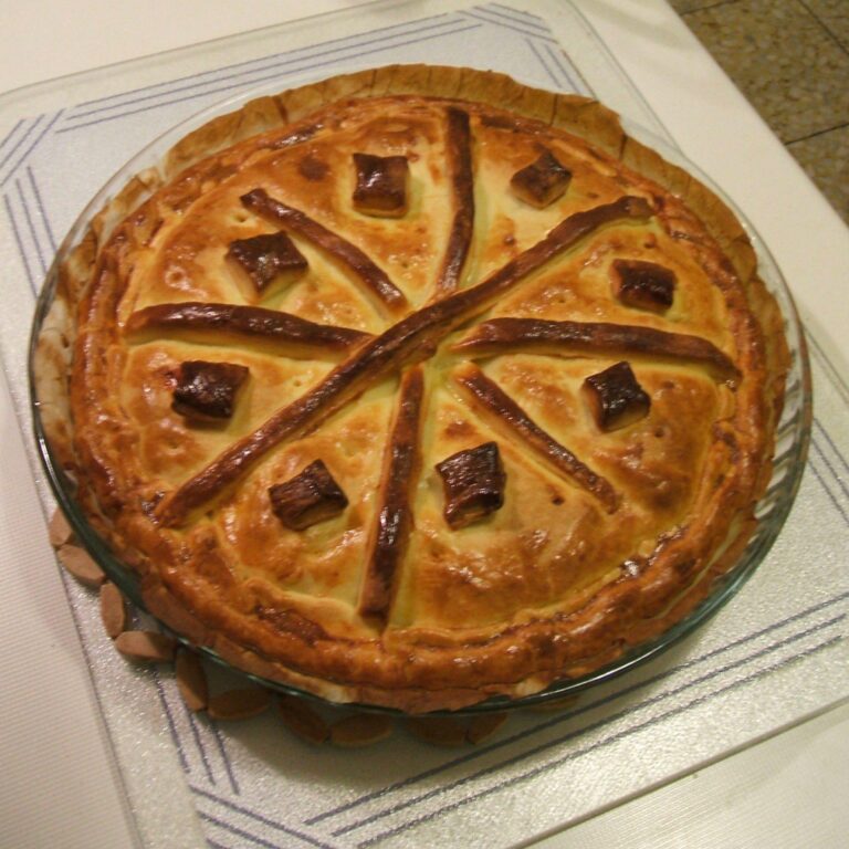 Empanada gallega de atún