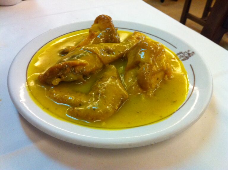 Pollo en pepitoria