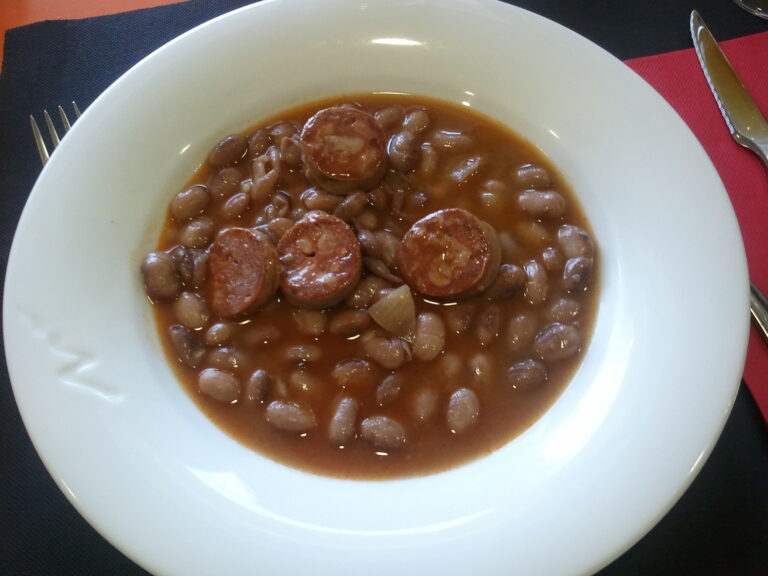 Judías pintas con chorizo