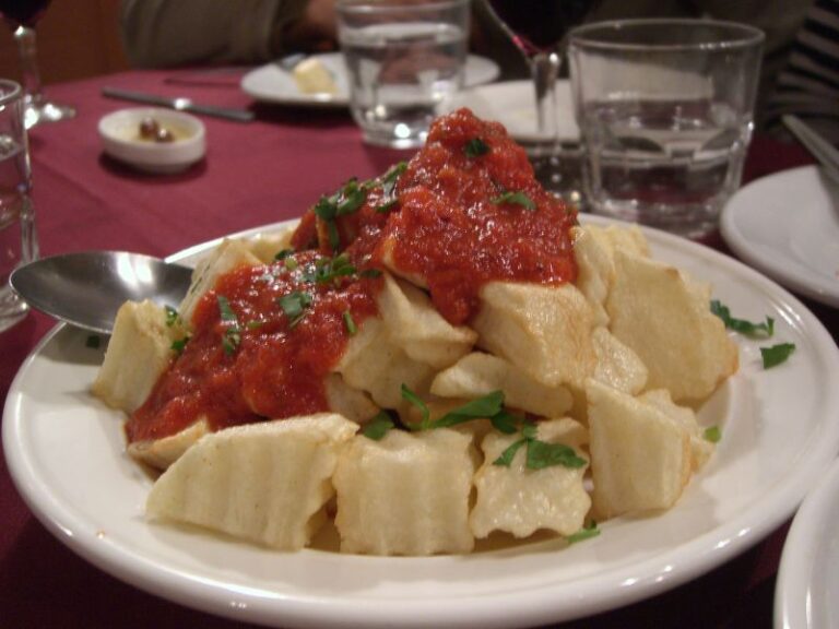 Patatas bravas